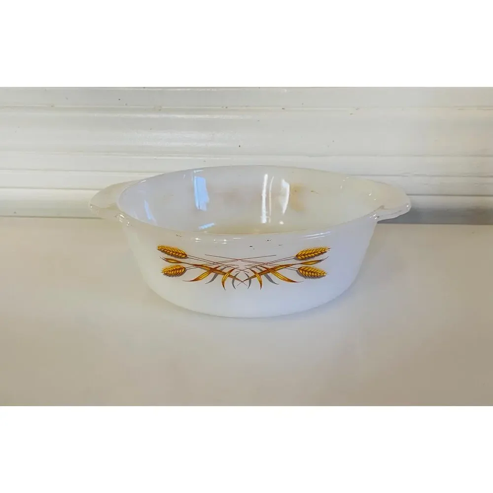VINTAGE 60s Anchor Fire King Harvest Gold Wheat 1 QT Casserole Milk Glass Dish